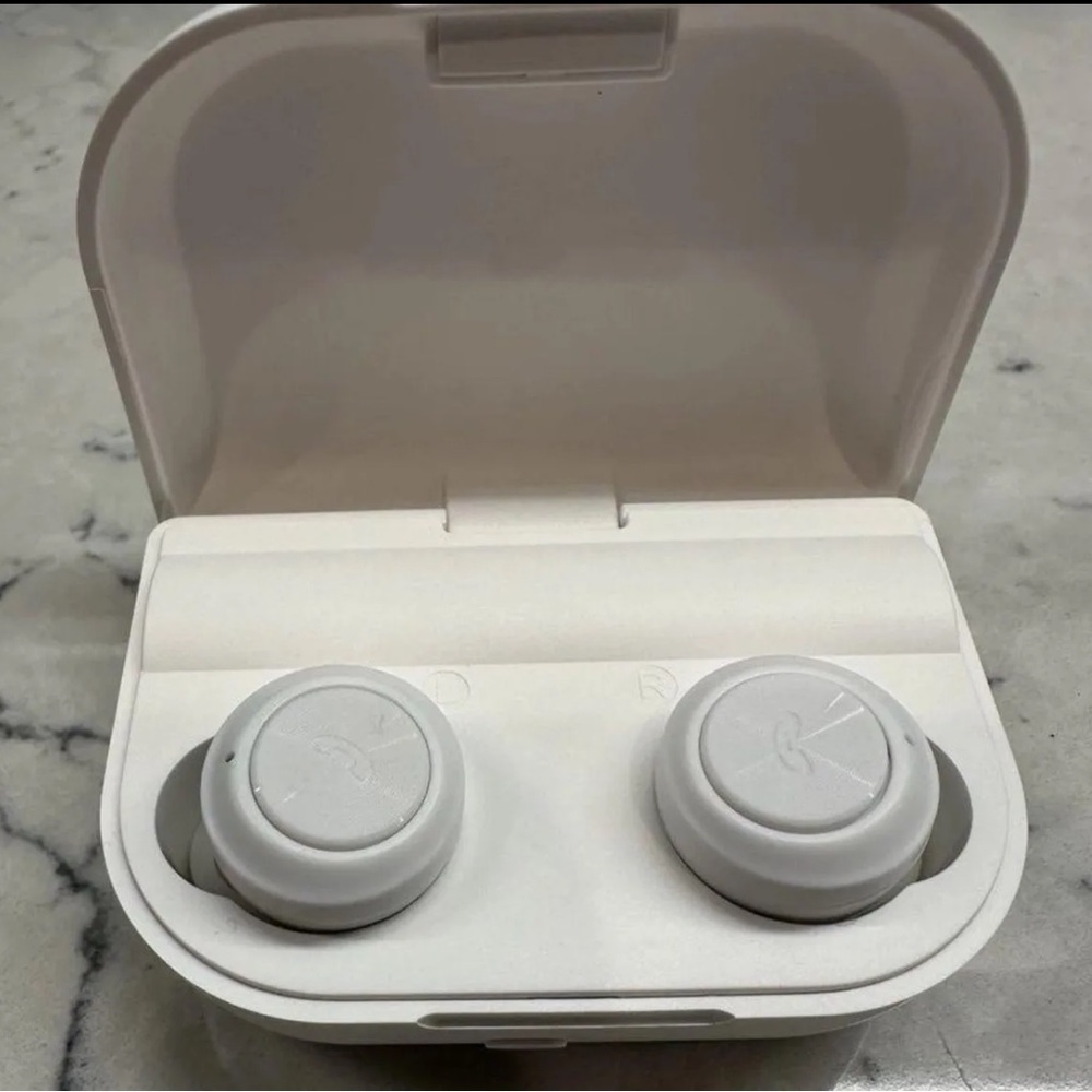 Azzaro Wireless True Bluetooth Earbuds in White